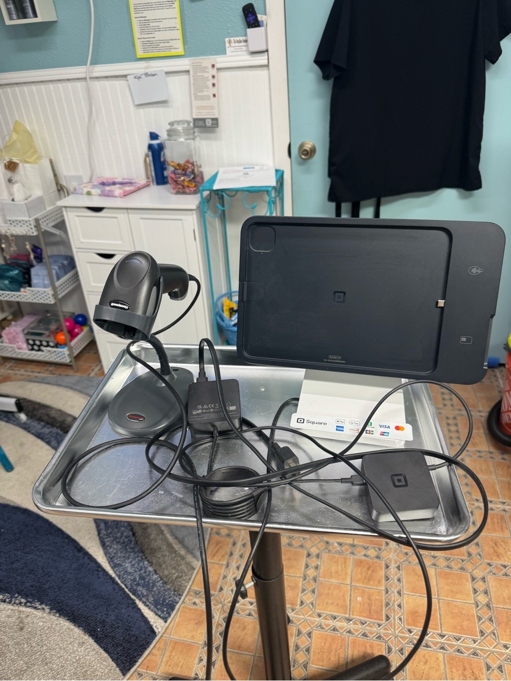 Apple Square Stand 2nd Generation - Black & White with 2D corded scanner